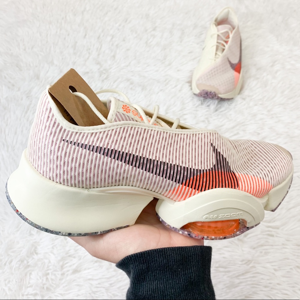 NIKE Sneakers Cream and Orange